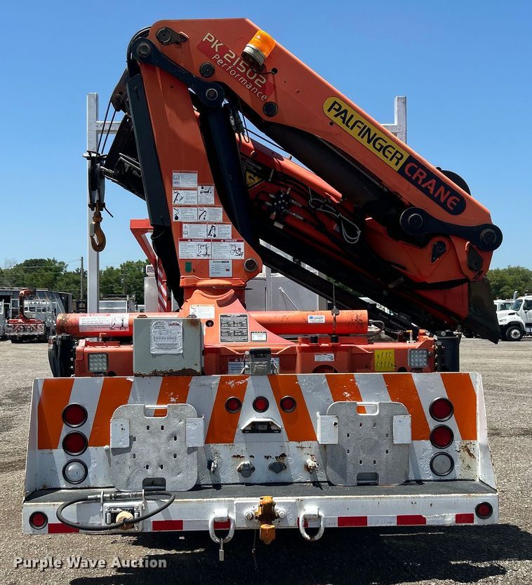 image for item EG0795 2007 Freightliner  Business Class M2 crane truck