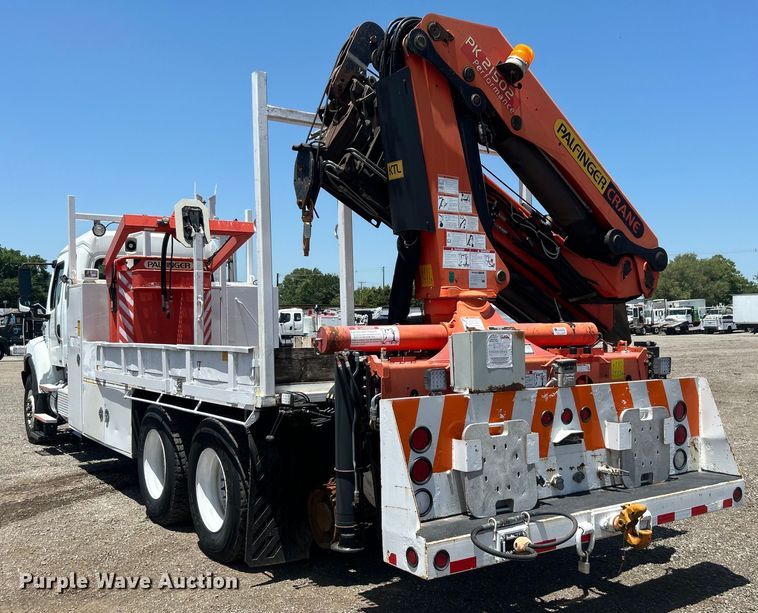 image for item EG0795 2007 Freightliner  Business Class M2 crane truck