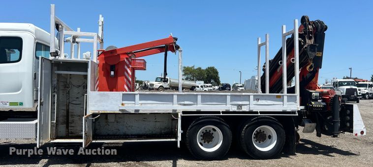 image for item EG0795 2007 Freightliner  Business Class M2 crane truck