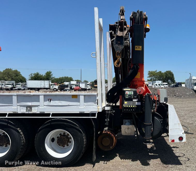 image for item EG0795 2007 Freightliner  Business Class M2 crane truck