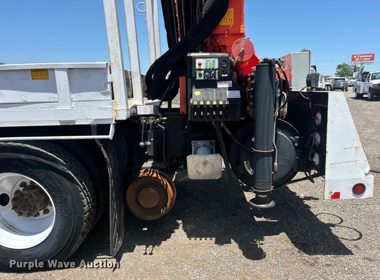 image for item EG0795 2007 Freightliner  Business Class M2 crane truck