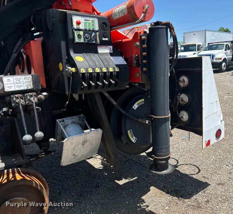 image for item EG0795 2007 Freightliner  Business Class M2 crane truck