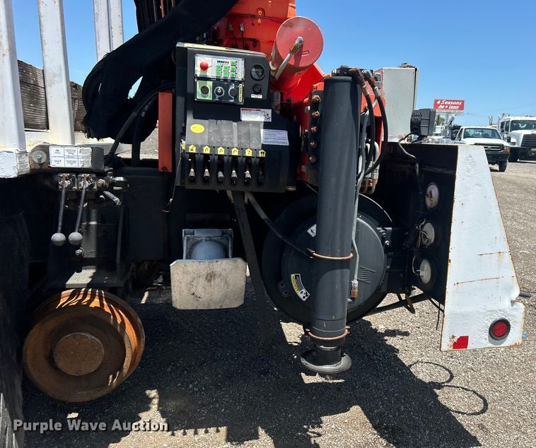 image for item EG0795 2007 Freightliner  Business Class M2 crane truck