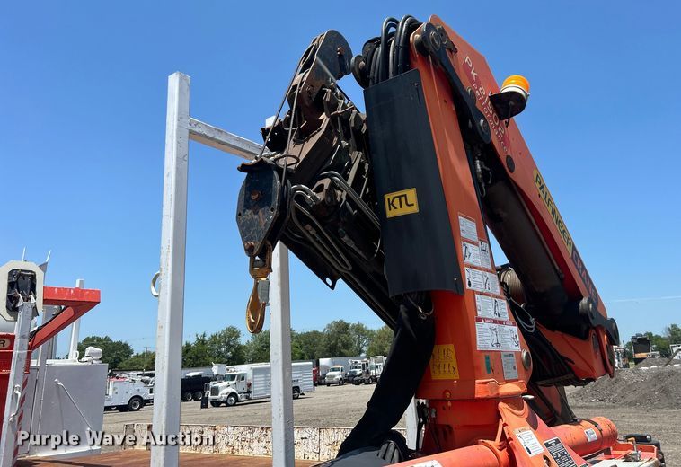 image for item EG0795 2007 Freightliner  Business Class M2 crane truck