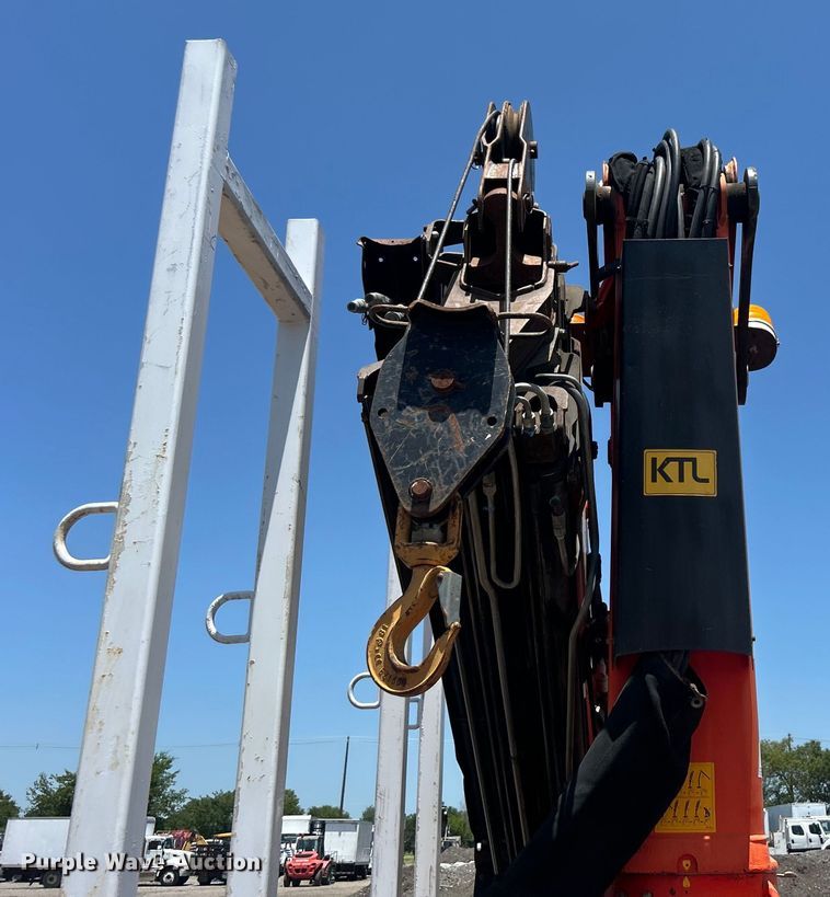 image for item EG0795 2007 Freightliner  Business Class M2 crane truck