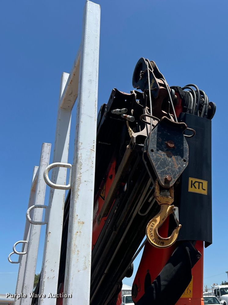 image for item EG0795 2007 Freightliner  Business Class M2 crane truck