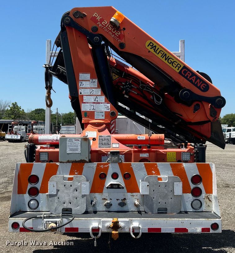 image for item EG0795 2007 Freightliner  Business Class M2 crane truck