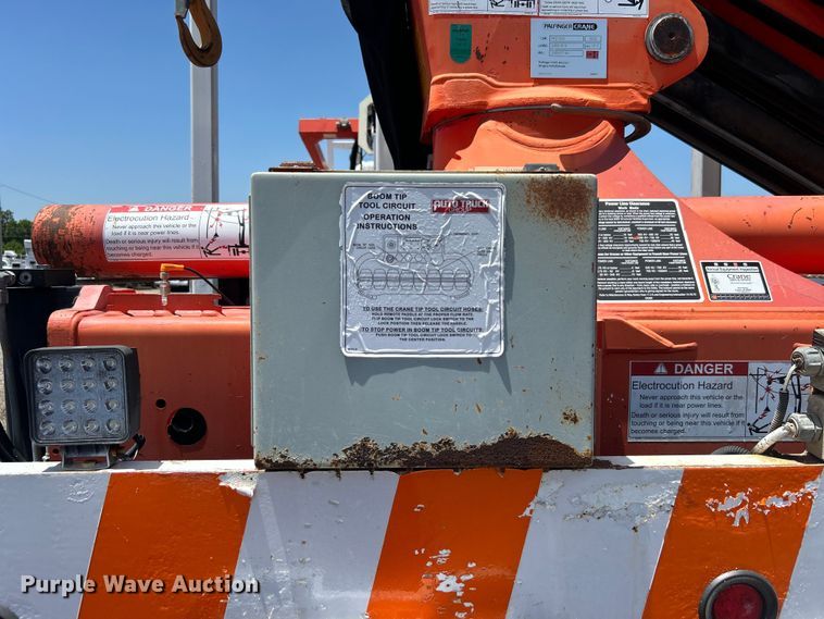 image for item EG0795 2007 Freightliner  Business Class M2 crane truck