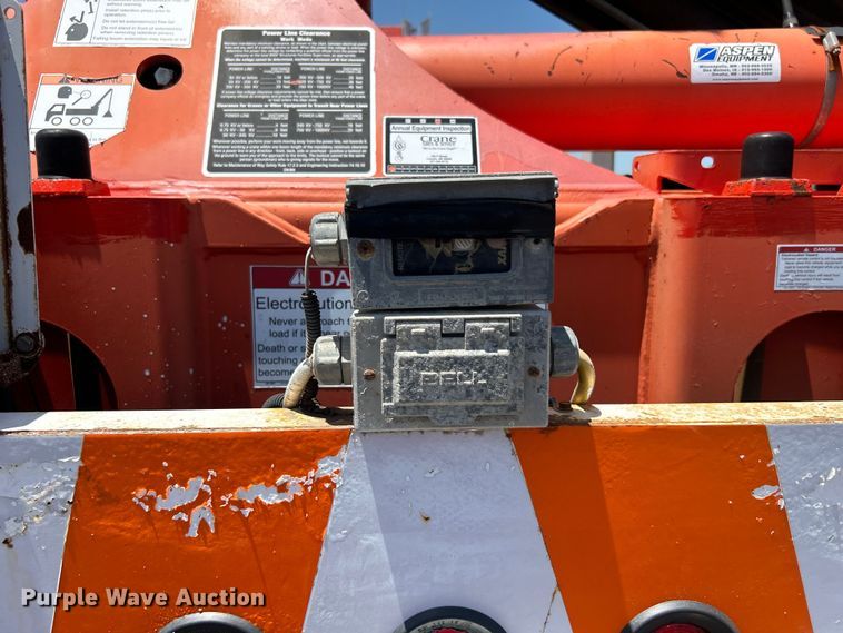 image for item EG0795 2007 Freightliner  Business Class M2 crane truck