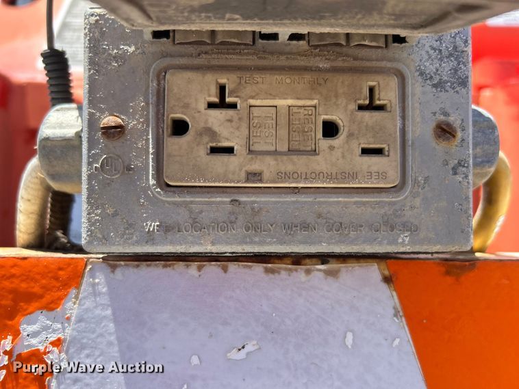 image for item EG0795 2007 Freightliner  Business Class M2 crane truck