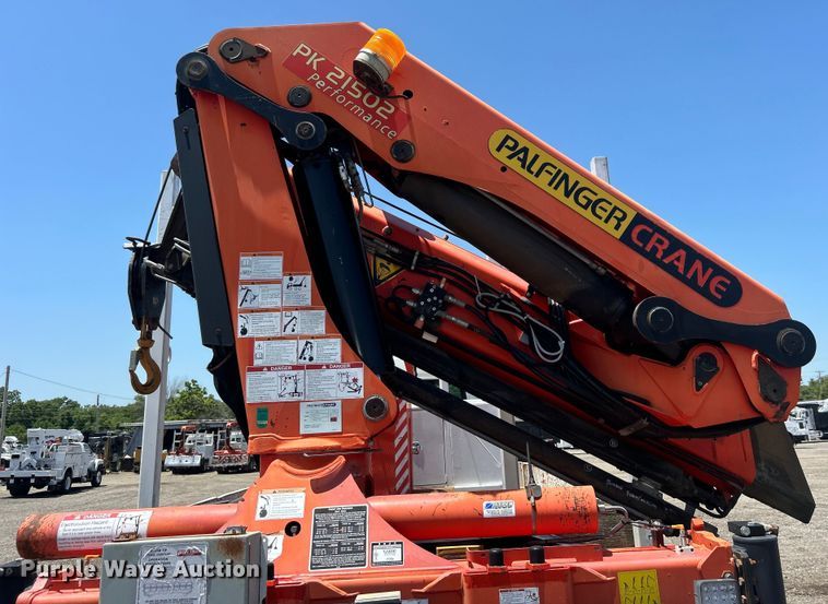 image for item EG0795 2007 Freightliner  Business Class M2 crane truck