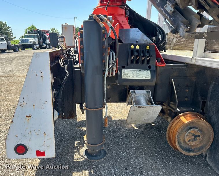 image for item EG0795 2007 Freightliner  Business Class M2 crane truck