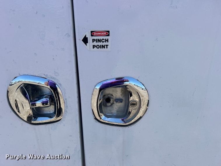 image for item EG0795 2007 Freightliner  Business Class M2 crane truck