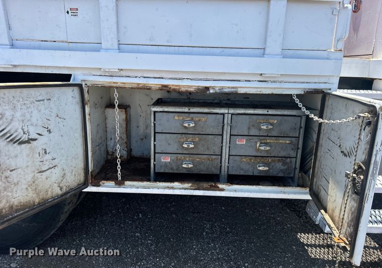 image for item EG0795 2007 Freightliner  Business Class M2 crane truck