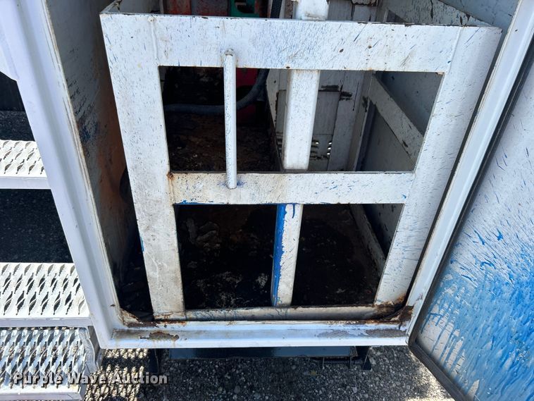 image for item EG0795 2007 Freightliner  Business Class M2 crane truck