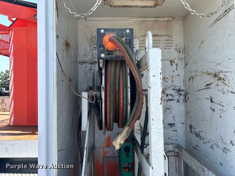 image for item EG0795 2007 Freightliner  Business Class M2 crane truck