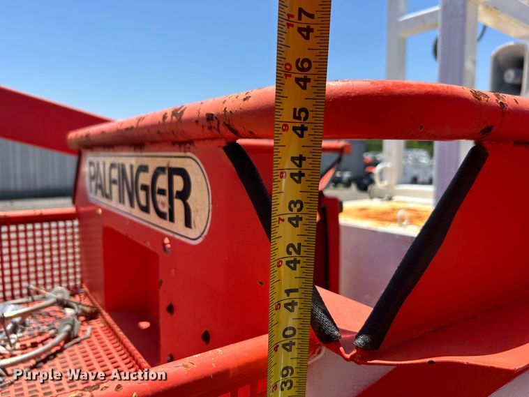 image for item EG0795 2007 Freightliner  Business Class M2 crane truck