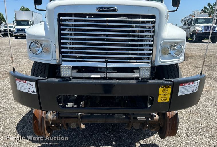 image for item EG0795 2007 Freightliner  Business Class M2 crane truck