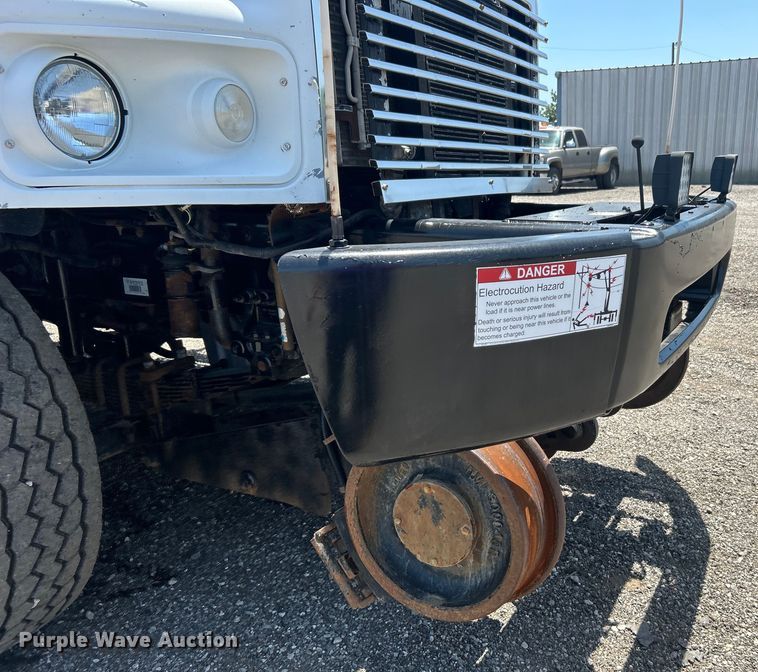 image for item EG0795 2007 Freightliner  Business Class M2 crane truck