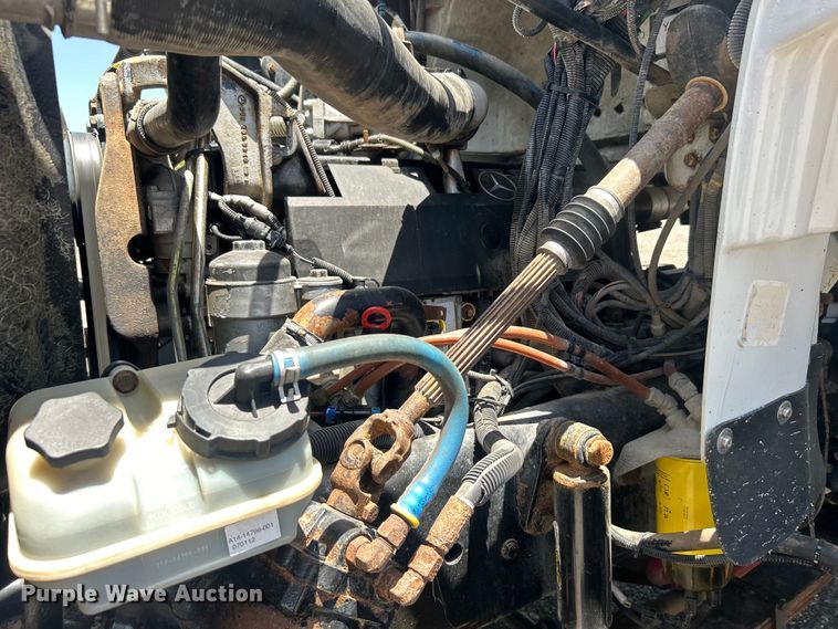 image for item EG0795 2007 Freightliner  Business Class M2 crane truck