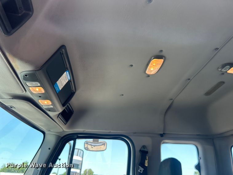 image for item EG0795 2007 Freightliner  Business Class M2 crane truck