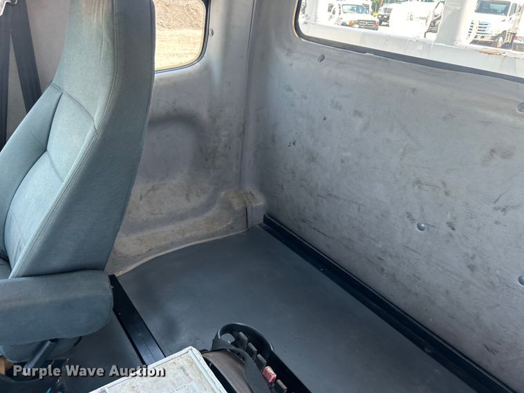 image for item EG0795 2007 Freightliner  Business Class M2 crane truck