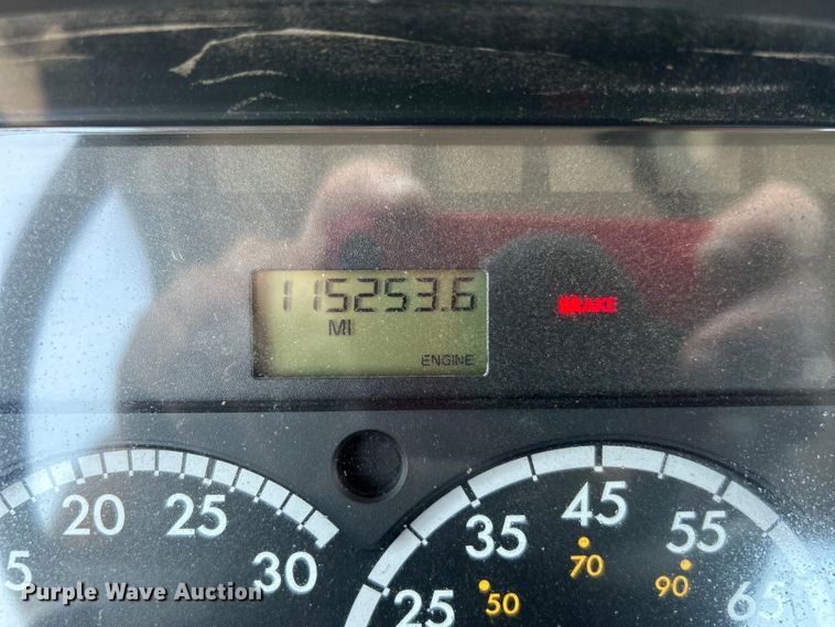 image for item EG0795 2007 Freightliner  Business Class M2 crane truck