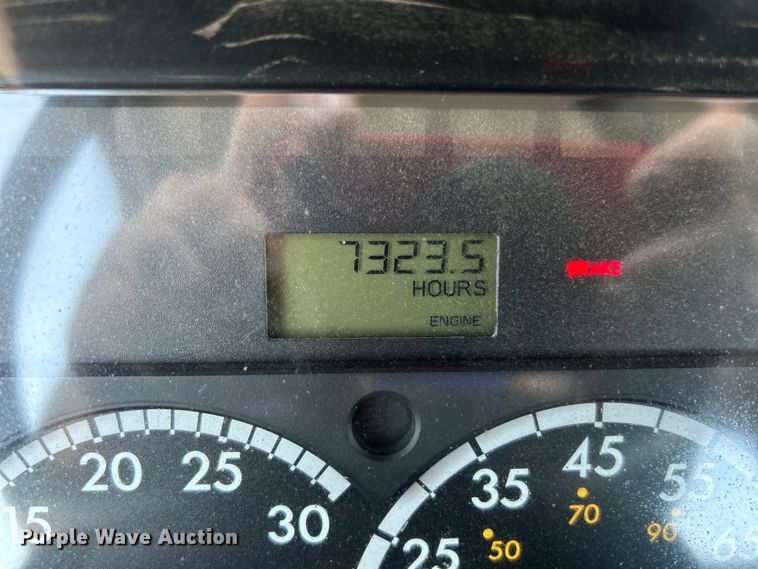 image for item EG0795 2007 Freightliner  Business Class M2 crane truck