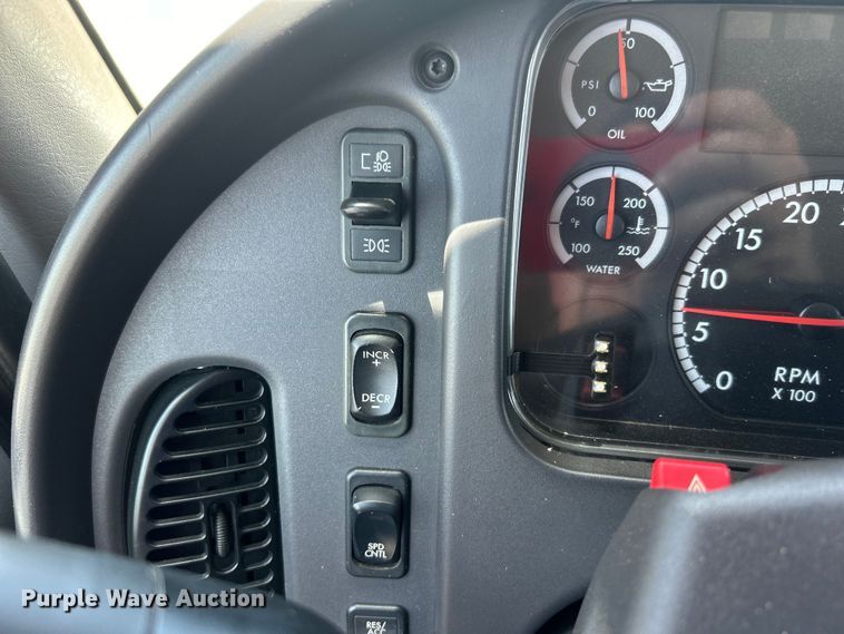 image for item EG0795 2007 Freightliner  Business Class M2 crane truck