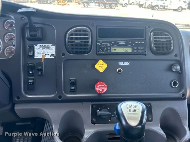 image for item EG0795 2007 Freightliner  Business Class M2 crane truck