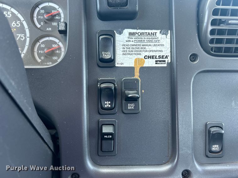 image for item EG0795 2007 Freightliner  Business Class M2 crane truck