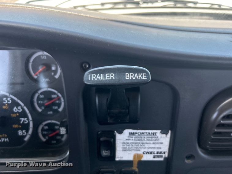 image for item EG0795 2007 Freightliner  Business Class M2 crane truck