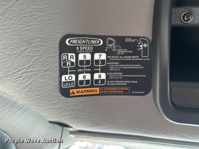 image for item EG0795 2007 Freightliner  Business Class M2 crane truck