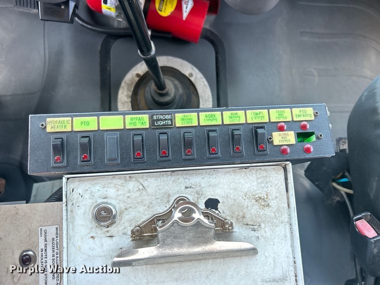 image for item EG0795 2007 Freightliner  Business Class M2 crane truck