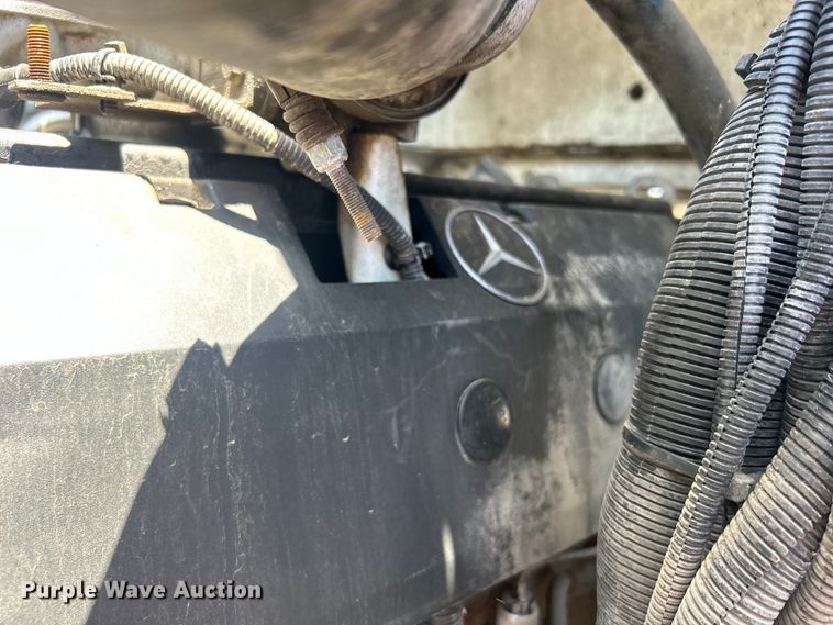 image for item EG0795 2007 Freightliner  Business Class M2 crane truck