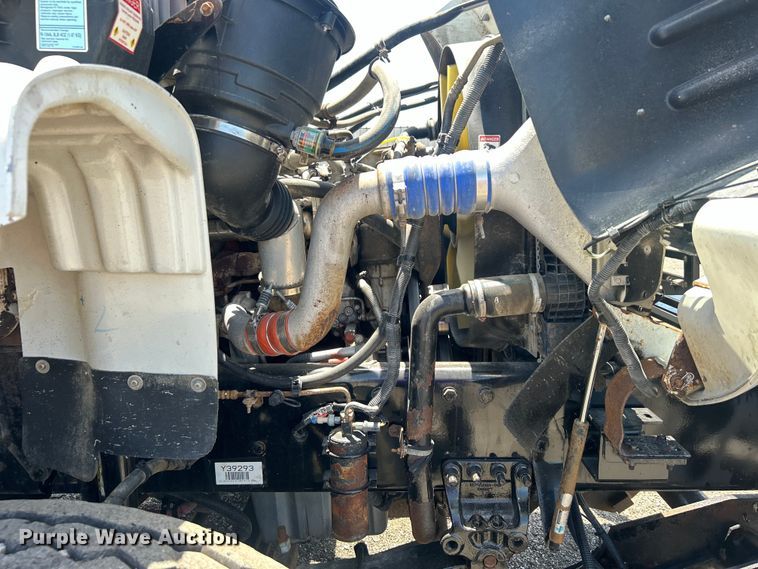 image for item EG0795 2007 Freightliner  Business Class M2 crane truck