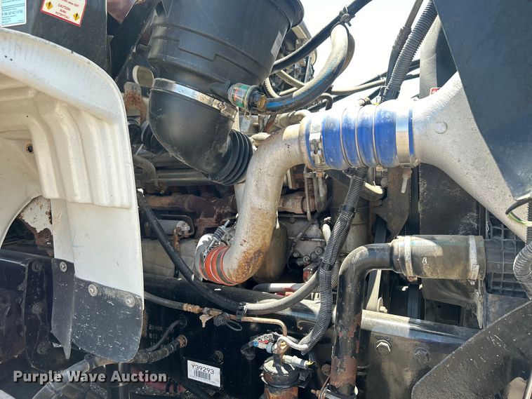 image for item EG0795 2007 Freightliner  Business Class M2 crane truck