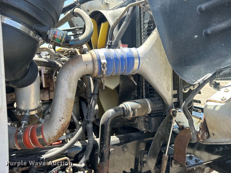 image for item EG0795 2007 Freightliner  Business Class M2 crane truck