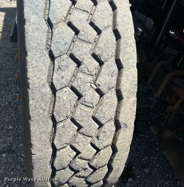 image for item EG0795 2007 Freightliner  Business Class M2 crane truck