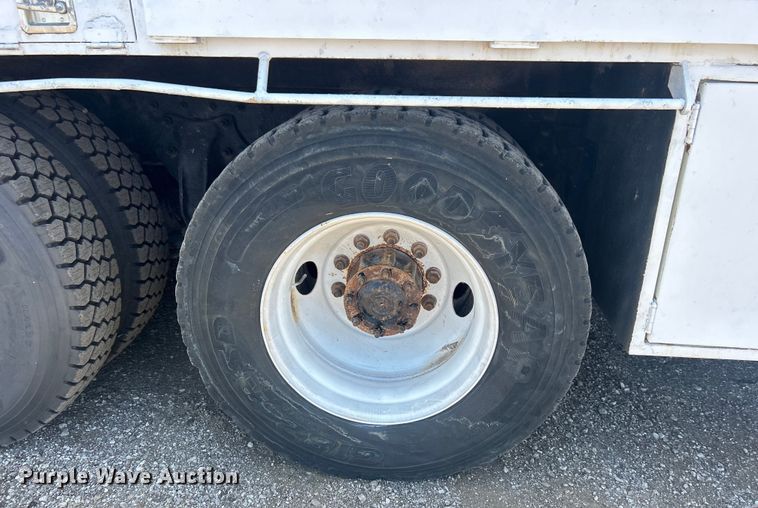 image for item EG0795 2007 Freightliner  Business Class M2 crane truck