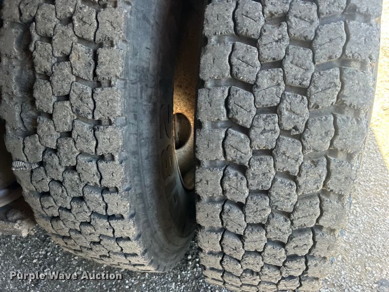 image for item EG0795 2007 Freightliner  Business Class M2 crane truck