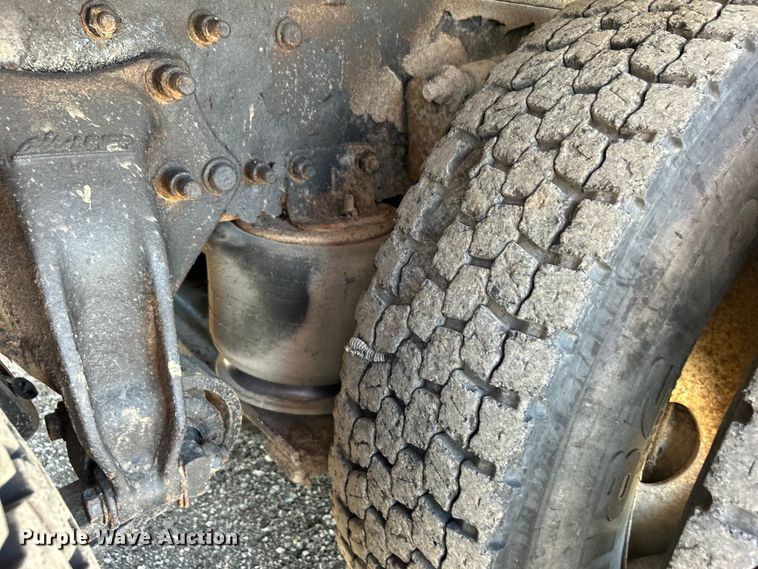 image for item EG0795 2007 Freightliner  Business Class M2 crane truck