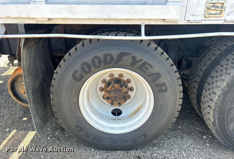 image for item EG0795 2007 Freightliner  Business Class M2 crane truck