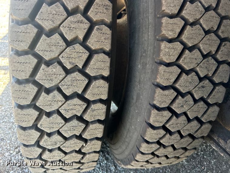 image for item EG0795 2007 Freightliner  Business Class M2 crane truck