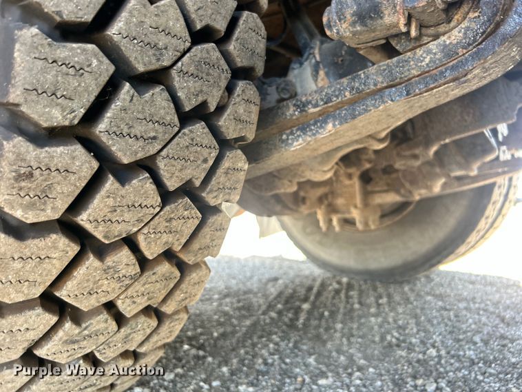 image for item EG0795 2007 Freightliner  Business Class M2 crane truck