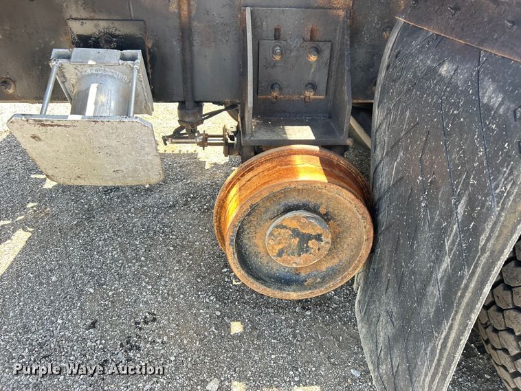 image for item EG0795 2007 Freightliner  Business Class M2 crane truck