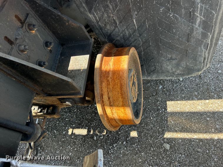 image for item EG0795 2007 Freightliner  Business Class M2 crane truck