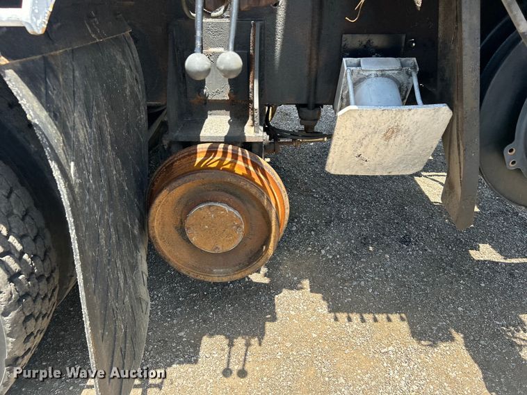 image for item EG0795 2007 Freightliner  Business Class M2 crane truck