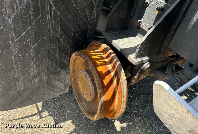 image for item EG0795 2007 Freightliner  Business Class M2 crane truck