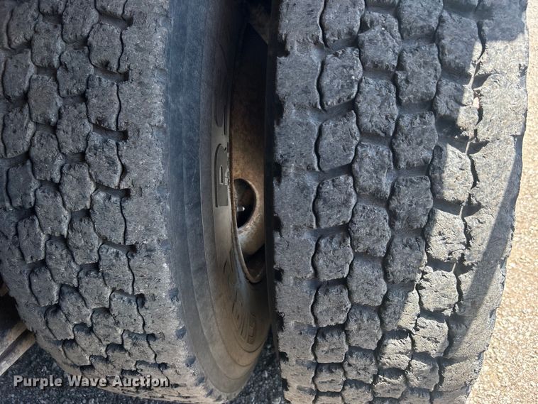 image for item EG0795 2007 Freightliner  Business Class M2 crane truck